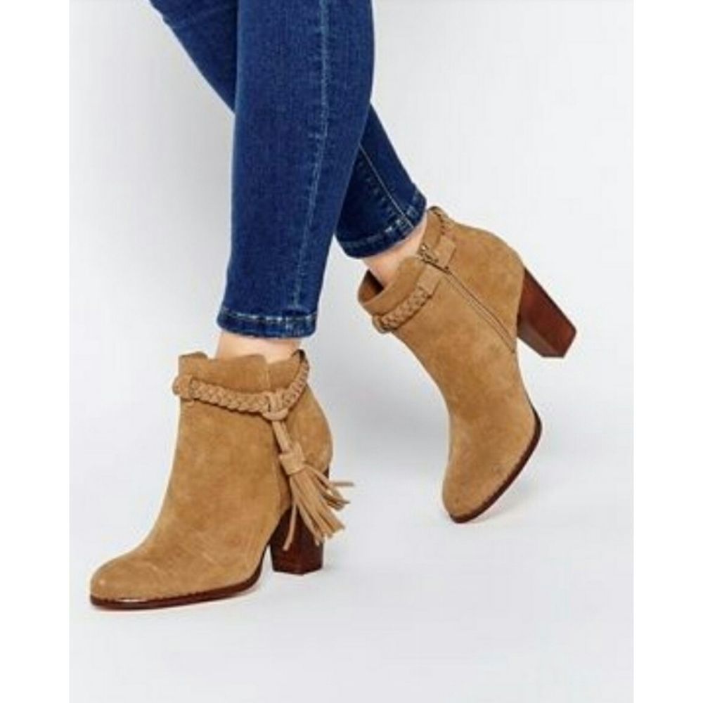 Faith BEIGE Suzie Tassle Suede Ankle Bootie Size 8